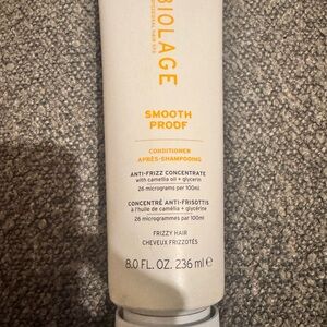 Biolage Smooth Proof Conditioner - White
